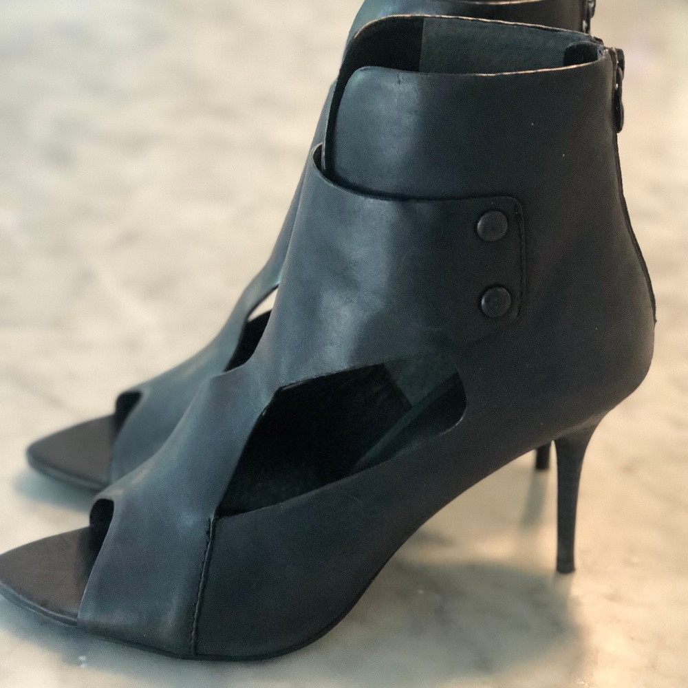 :: MAX STUDIO HEELS ::